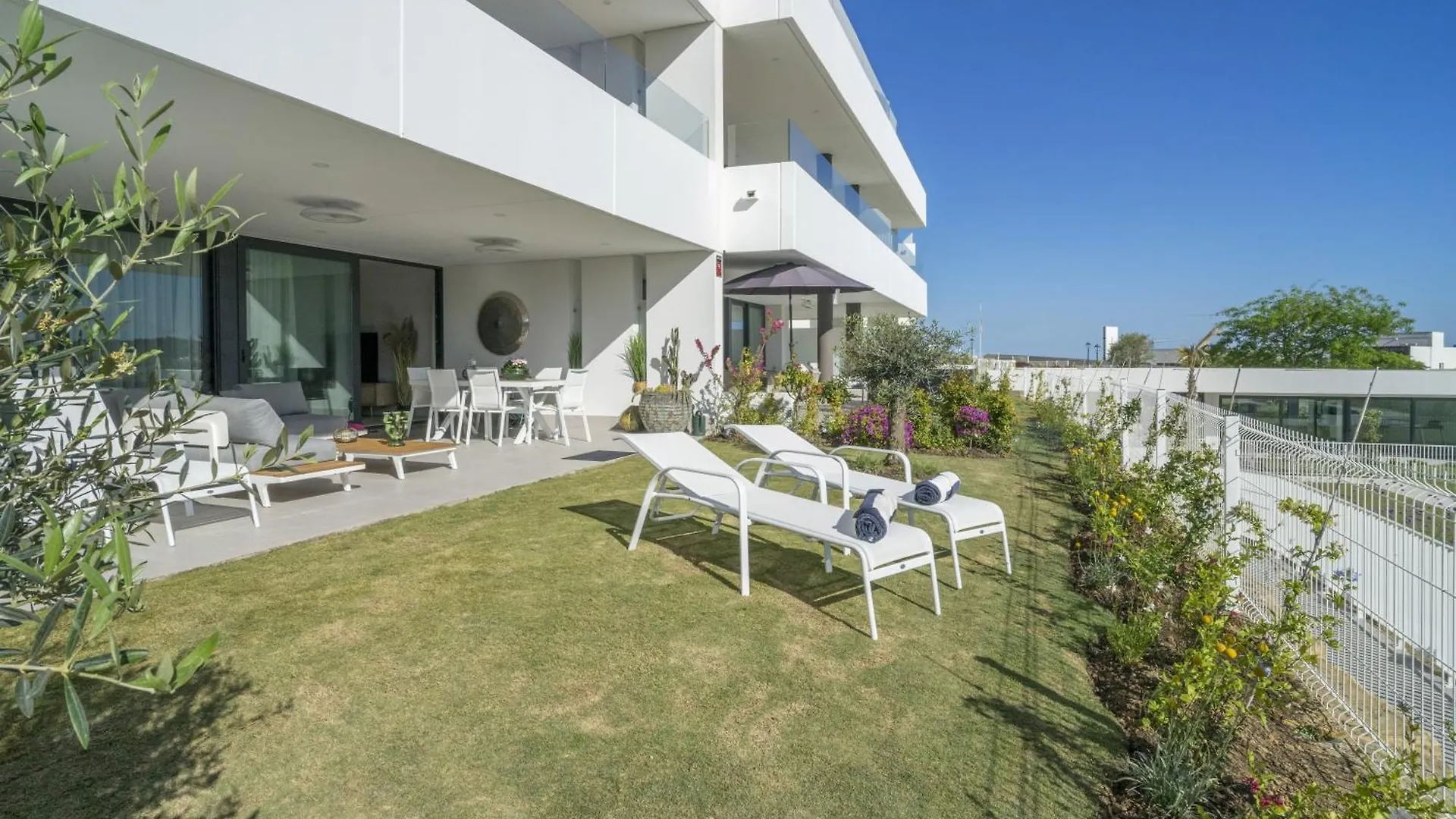 Fabuloso Apartamento Con Jardin Privado Y Jacuzzi Estepona 0*,