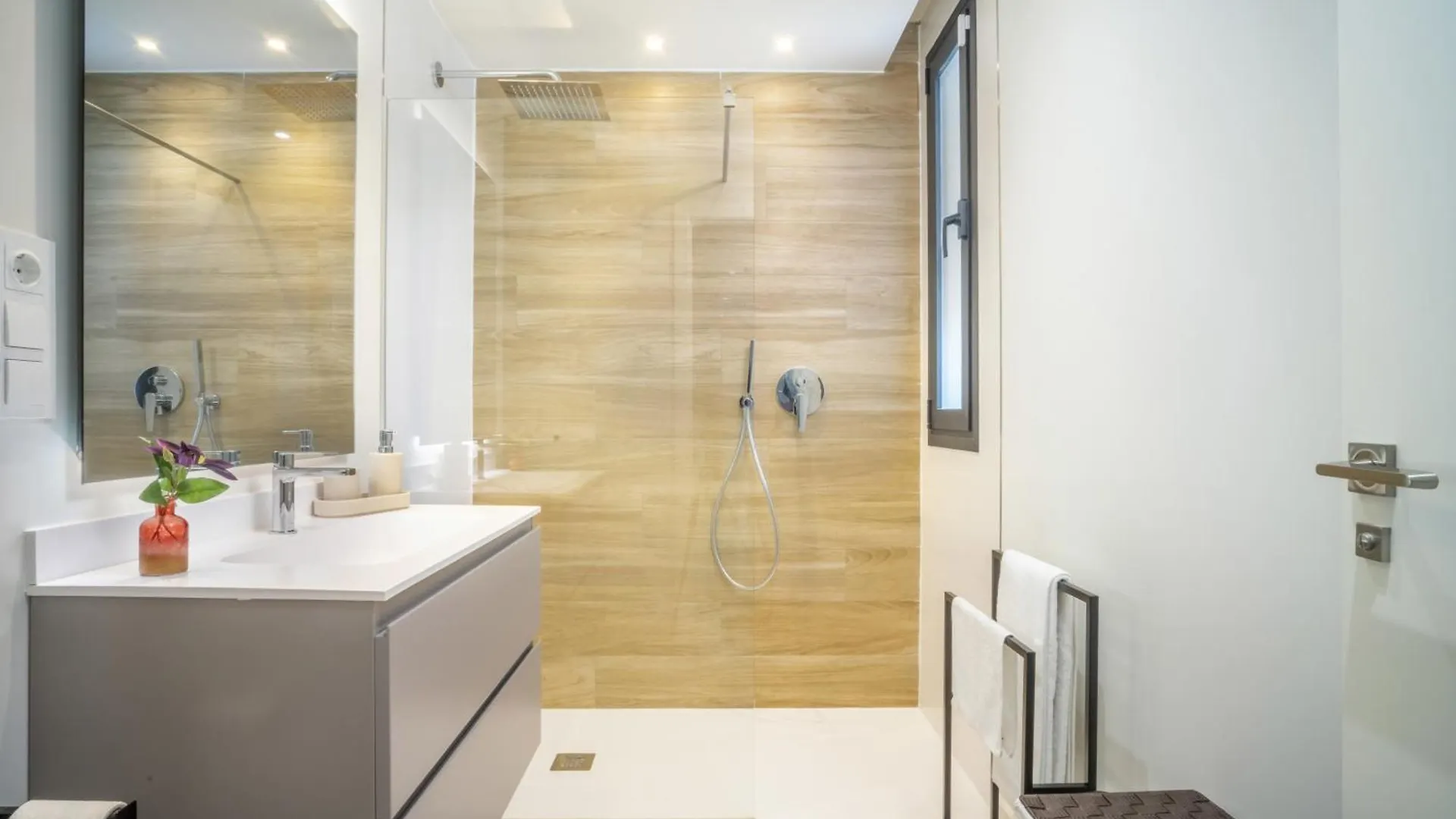 Lejlighed Fabuloso Apartamento Con Jardin Privado Y Jacuzzi Estepona
