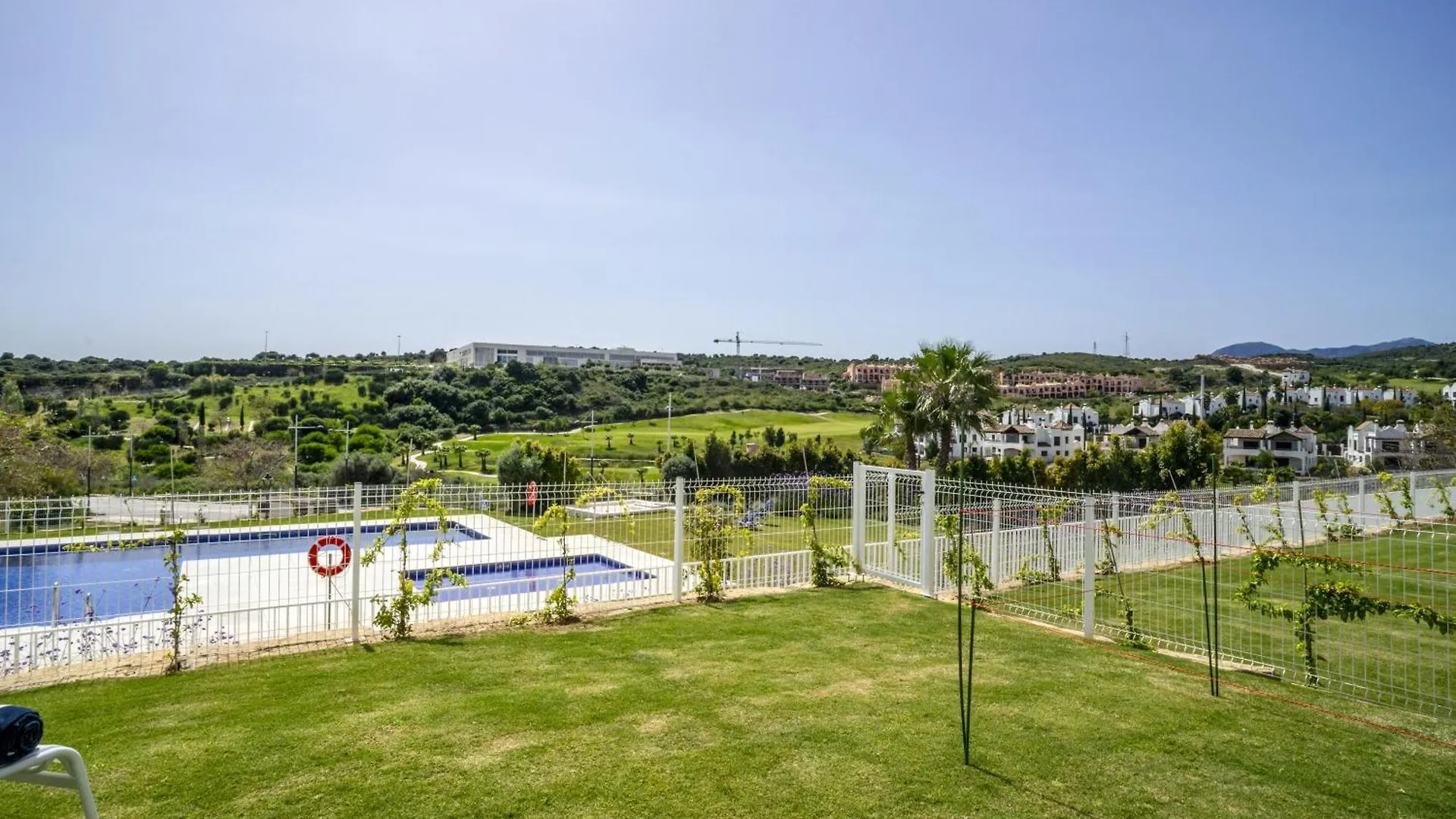Fabuloso Apartamento Con Jardin Privado Y Jacuzzi Estepona Lejlighed